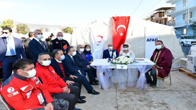 Çadır Kentte Depremzede Çifte Nikah