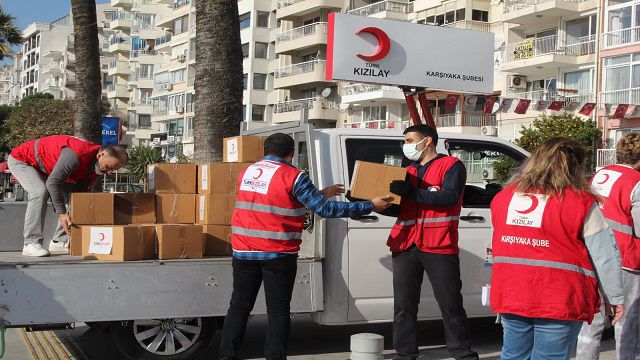 Türk Kızılay Karşıyaka Şubesi'nden hizmete devam...