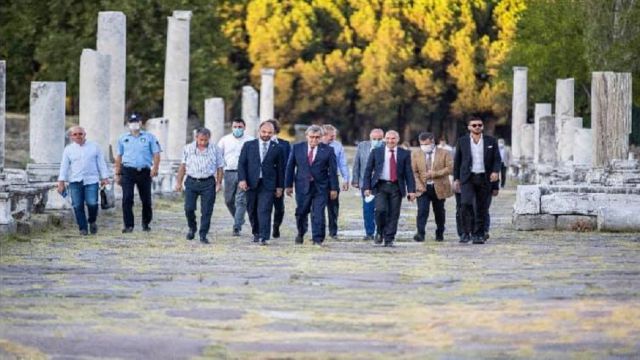 Zeus Sunağı anavatanı Bergama’ya geri dönüyor