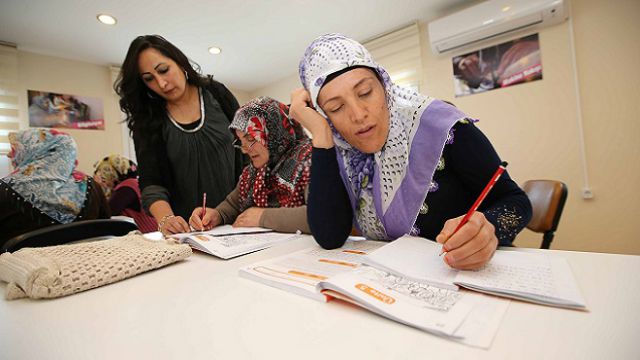 Karşıyaka’da okuma yazma seferberliği yeniden başlıyor