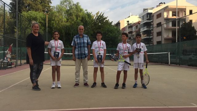 Bostanlıspor tenis 12 yaşta kürsüye çıktı