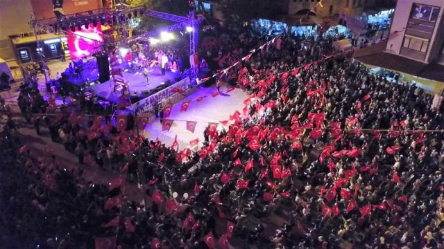 Kınık'ta 5. Hasat Festivali Etkinlikleri Burcu Güneş'le sona erdi