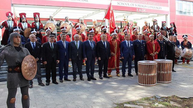 Karşıyaka Halk Eğitim Merkezi Mehteran Bölüğünden harika 18 Mart konseri...