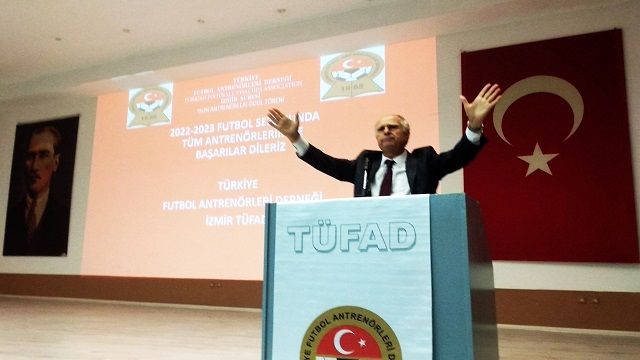 17 kez başkan seçildi, ödül töreninde veda etti