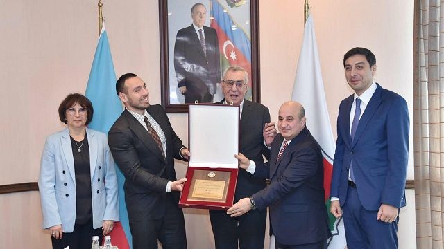 Aliyev'den, Hazar İsayev'e Fahri Hizmet Şeref Diploması...