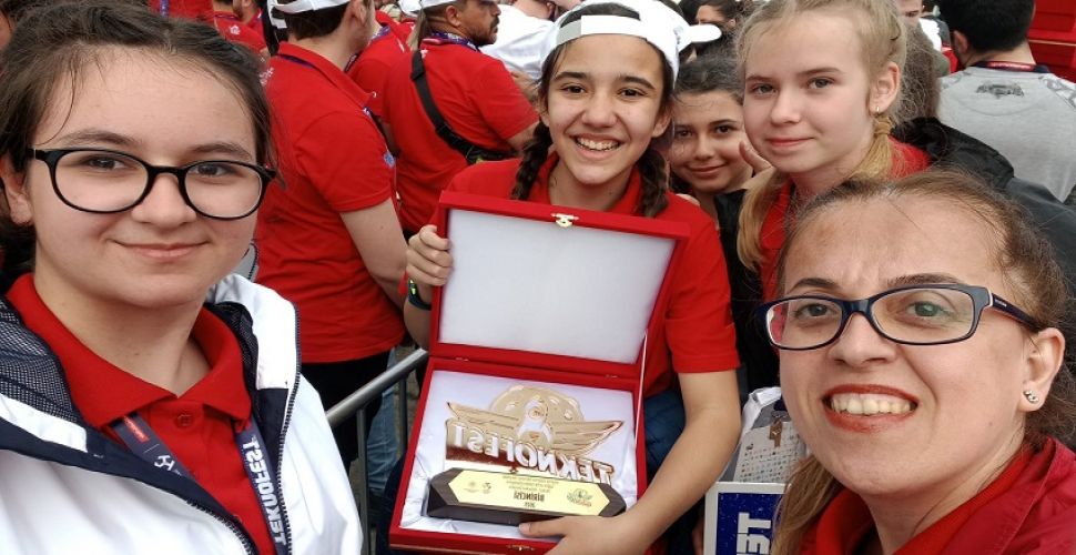 Karşıyaka Atakent Erdoğan Kibarer Ortaokulu Teknofest Şampiyonu