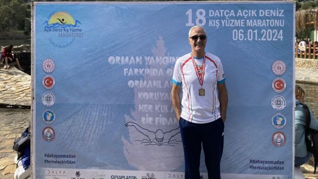 Bostanlıspor'a yeni yılın ilk madalyası yüzmeyle geldi