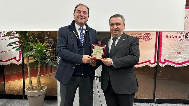 Rotaract Kulüplerinin ödülü Murat Demircan'a...