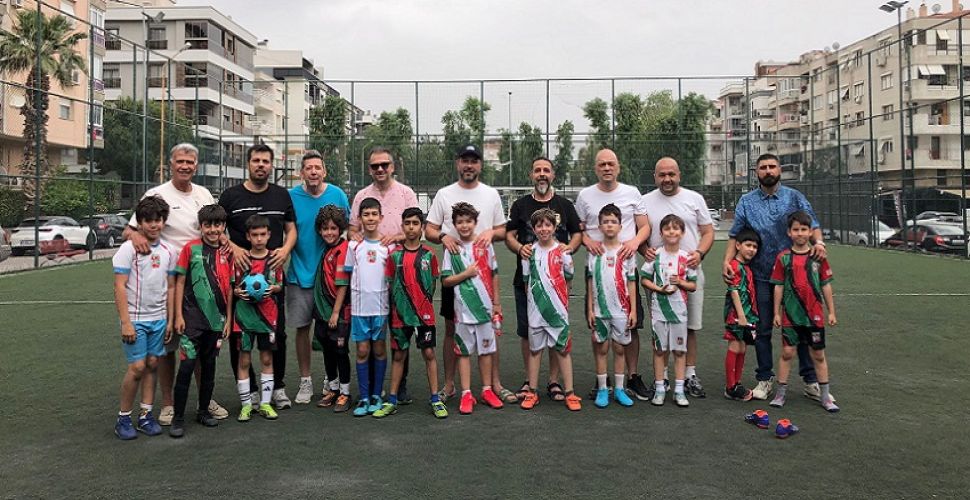 Bostanlıspor’da minik futbolcular, babaları ile kıran kırana maç yaptı...