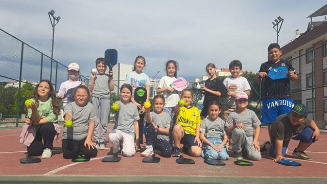 Çandarlı'da pickleball heyecanı...