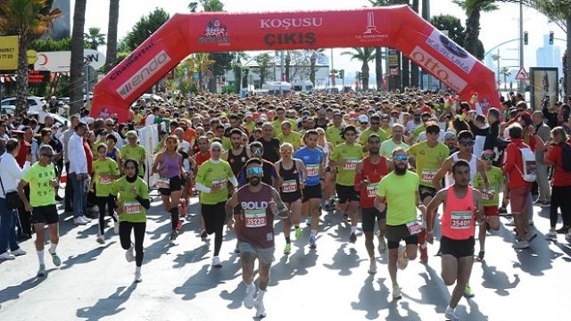 Karşıyaka'da Zübeyde Hanım Koşusuna katılmak paralı oldu!..