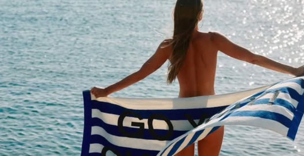 Büstiyer ve başörtülü kombini gündem oldu!