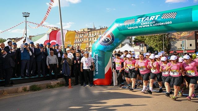 Postacılar yürüyüş şampiyonası finalinde ter döktü