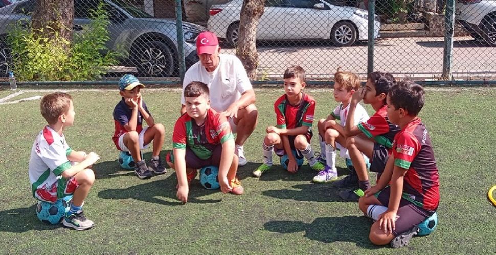 Bostanlıspor’un minik futbolcuları iş başı yaptı