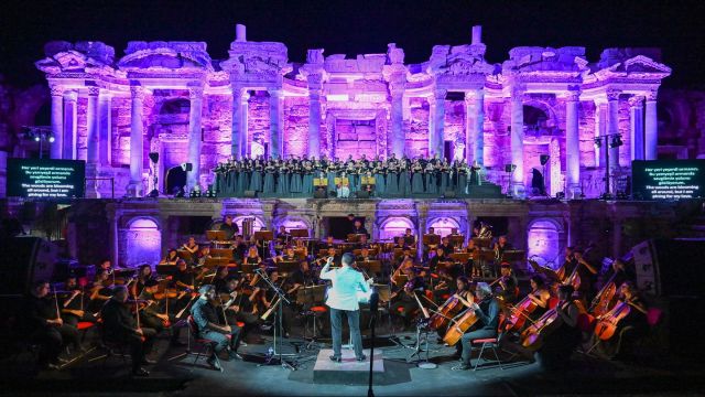 Hierapolis tarihi bir gece yaşadı...