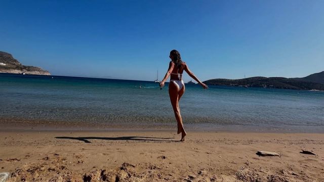 Serenay Sarıkaya bikinili tatil pozlarıyla yaz mevsimine veda etti...