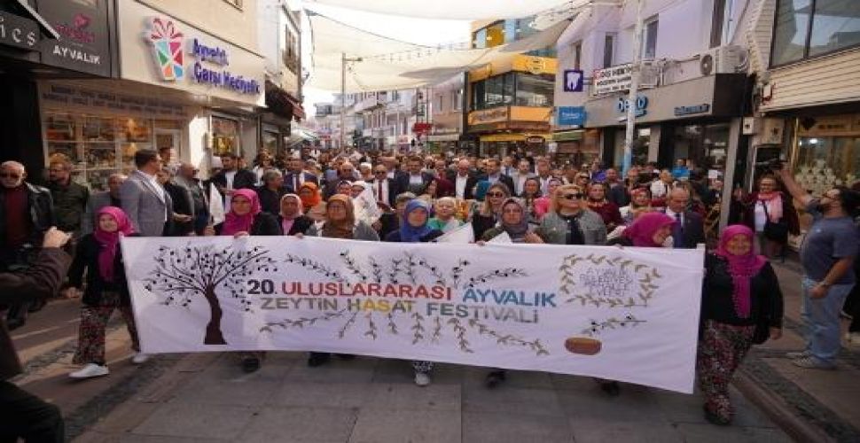 20. Uluslararası Ayvalık Zeytin Hasat ve Turizm Festivali'ne büyük ilgi...