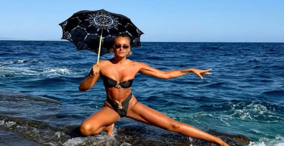 Sosyetik güzelin tatili bitmedi...