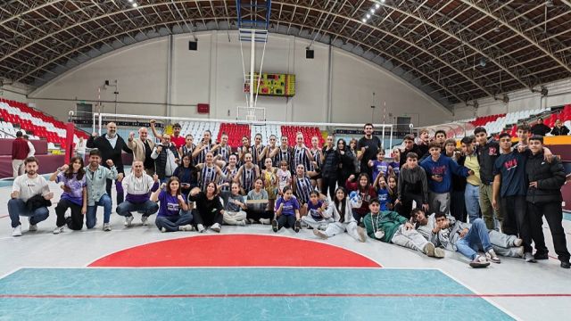 Akhisargücü filede Aliağa'dan rahat geçti...