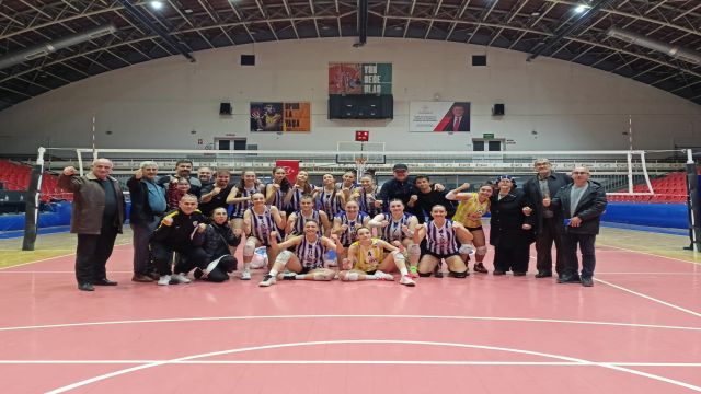 Akhisargücü kadın voleybolcularından yeni yıl hediyesi: Galibiyet