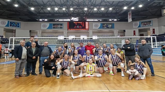 Akhisargücü kadınları filede hız kesmiyor...