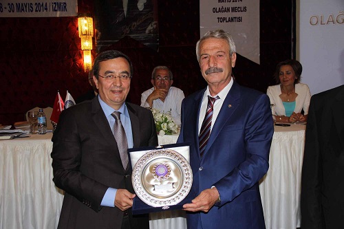 ABDÜL BATUR KIYI EGE BELEDİYELER BİRLİĞİ BAŞKANLIĞINA DEVAM...