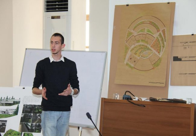 İEÜ öğrencileri başkan Uyar'a proje sundular