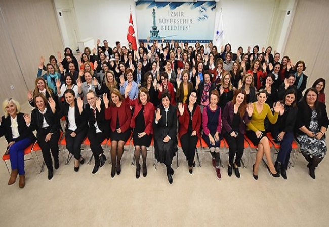 İzmir Büyükşehir'de kadın yöneticilerin sayısı, erkeklerden daha fazla