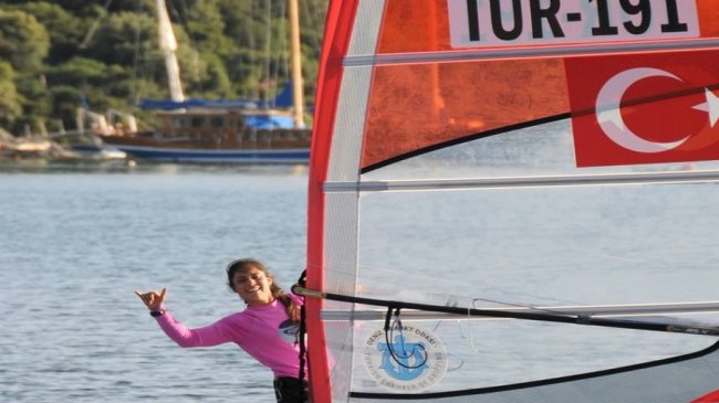 MİLLİ SÖRFÇÜ DİLARA, UMMAN’A YELKEN AÇACAK