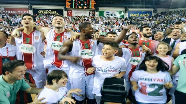 Pınar Karşıyaka, Fenerbahçe Ülker'i eleyerek finale çıktı!..