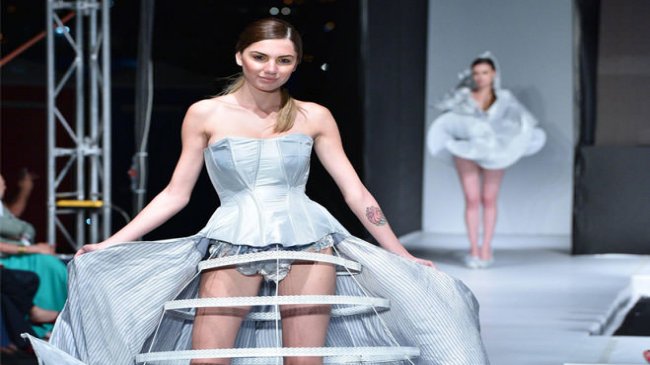 İzmir Ekonomi'den "gül ve bülbül..."