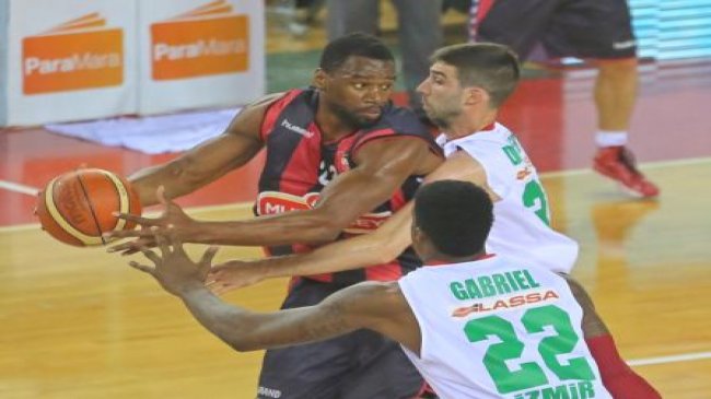 PINAR KARŞIYAKA UŞAK SPORTİF'E ŞANS TANIMADI...