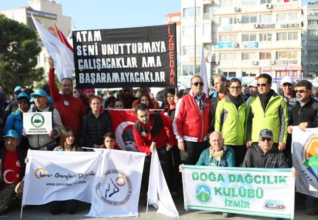 Bornova’da Ata’ya saygı yürüyüşü