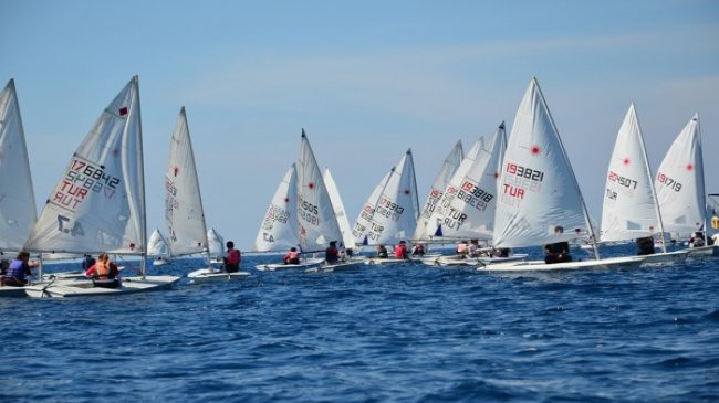 FOÇALI YELKENCİLER SEZON AÇILIŞI İÇİN BİR ARAYA GELDİ