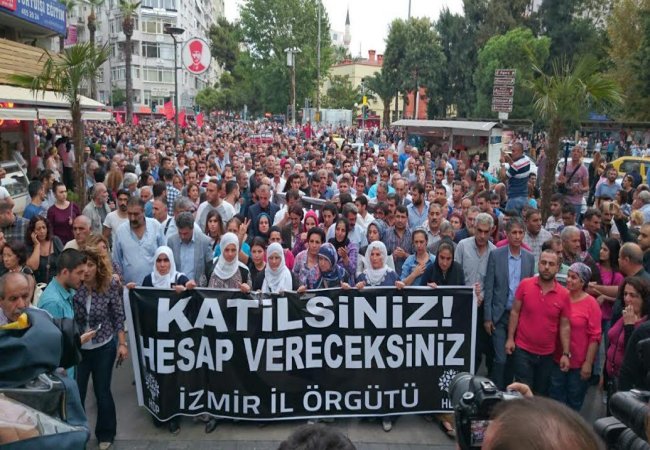 Ankara'daki patlama İzmir'de protesto edildi