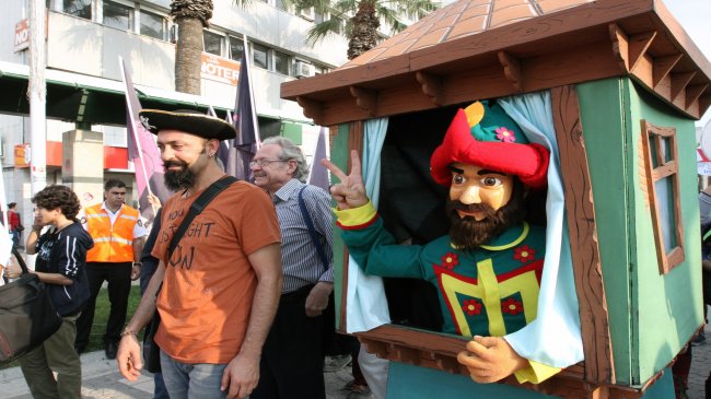 Konak sokaklarında tiyatro rüzgarı esecek