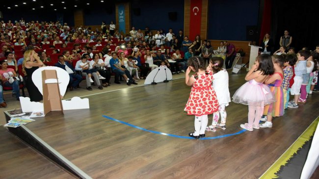 Aliağa Belediyesi Çocuk Evi öğrencileri sertifikalarını aldı