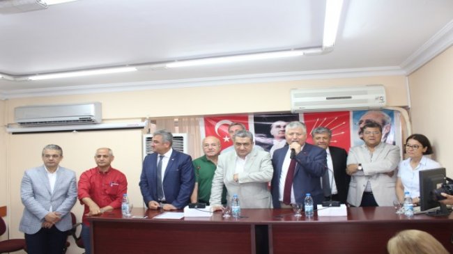 CHP'li Milletvekillerinden Karşıyaka İlçe Başkanlğı'na teşekkür ziyareti