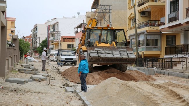 Buca’da sokaklar yenileniyor