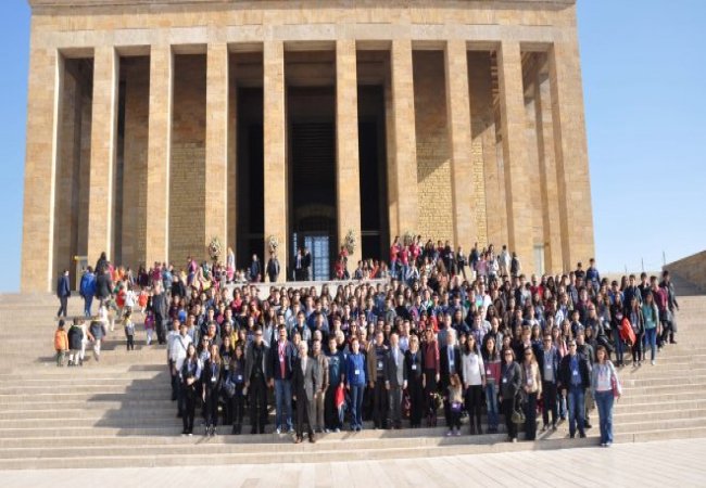 Karşıyaka’nın gençleri Ata’nın huzurunda