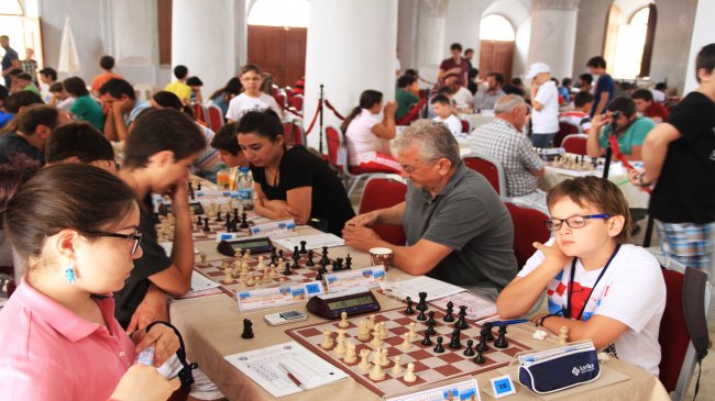 Dünyanın en büyük satranç ustaları Çeşme’de buluşacak