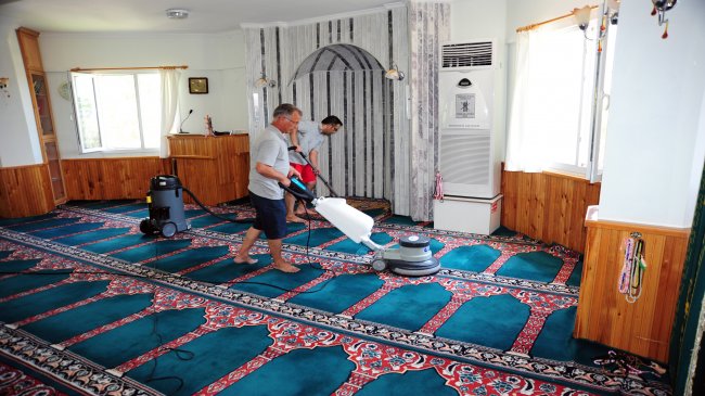 Seferihisar'da Ramazan öncesi cami seferberliği