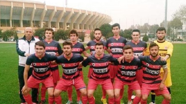 6 futbolcusu ve 2 antrenörü ceza alan şampiyon adayını ligden çekti...