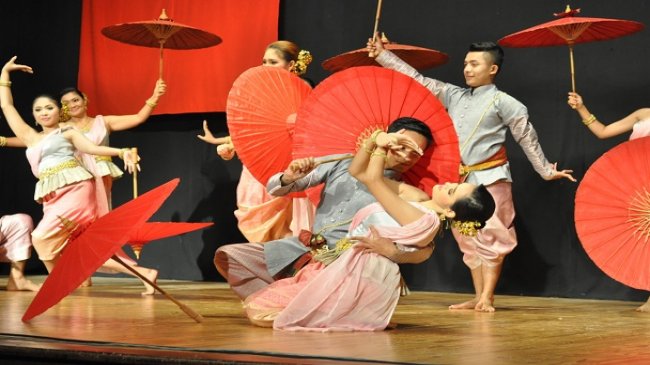 Taylandlılar klasik dansıyla büyüledi...