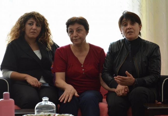 Leyla Zana, Ayşe Deniz'in ailesini ziyaret etti...