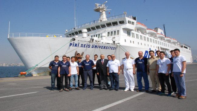 Piri Reis Üniversitesi Gemisi İzmir’de