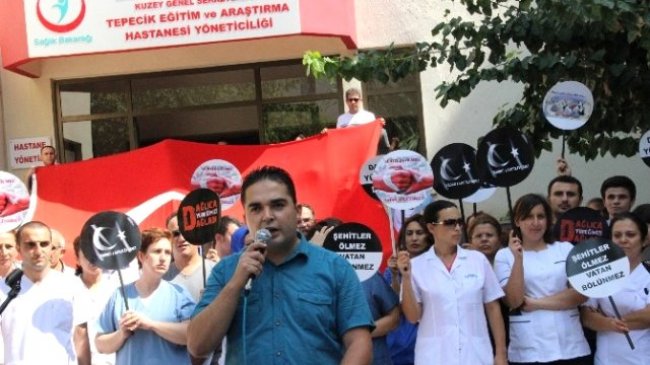 İzmirli Sağlıkçılardan 'Teröre Hayır Kardeşliğe Evet' Çağrısı
