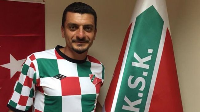 Karşıyaka futbolda ilk imzayı Mehmet Eren Boyraz'a attırdı...