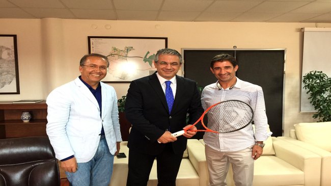 Tenis Federasyonu yetkilileri Karşıyaka'yı ziyaret etti