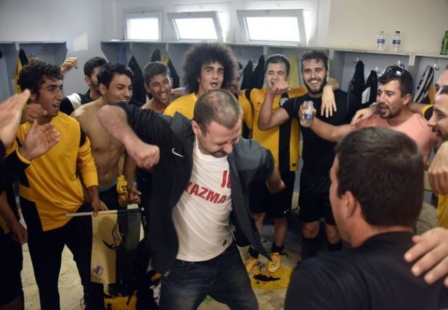 Nejat İşler kendinden geçti...